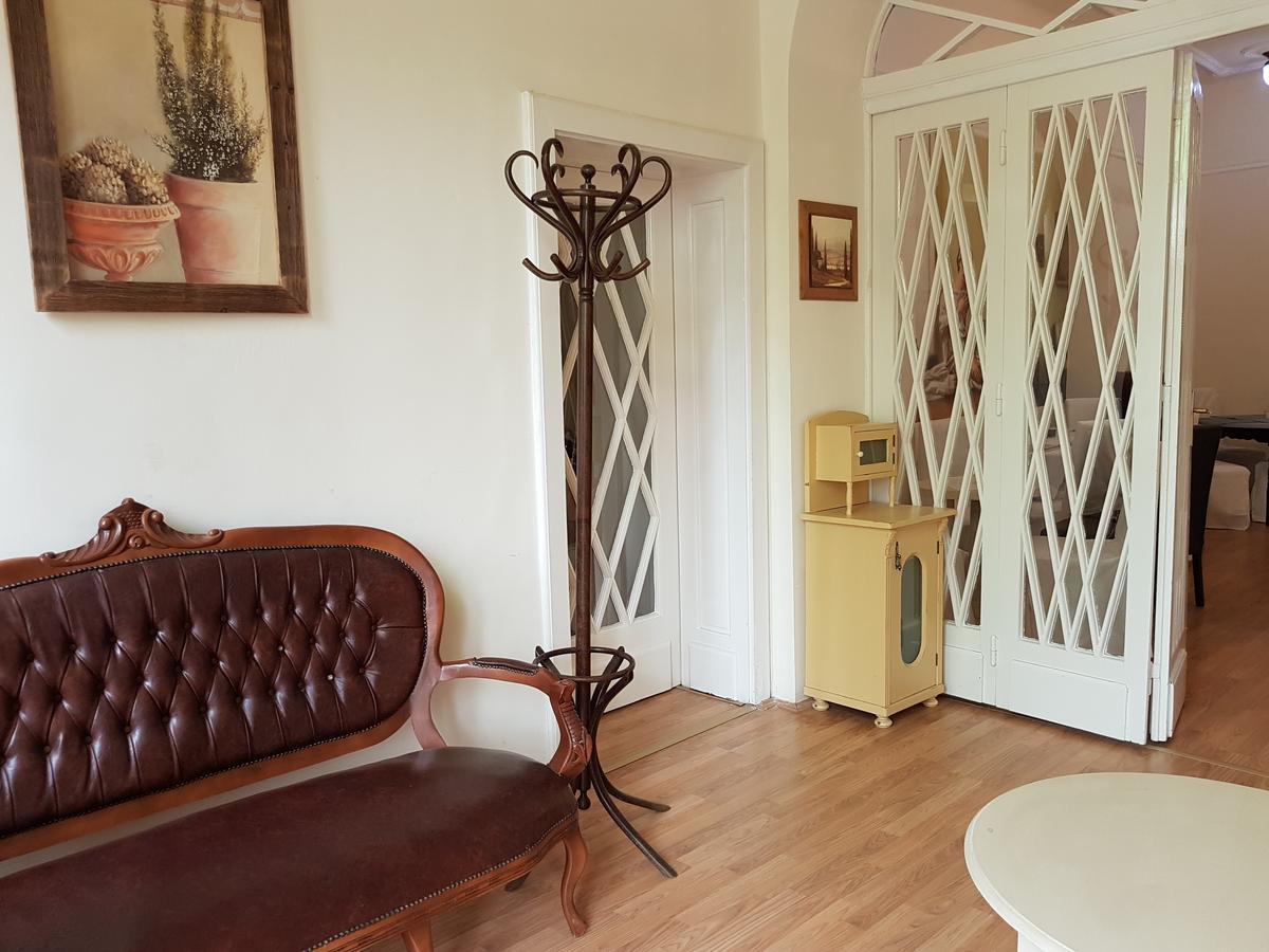 Tulipan Villa Panzio Szolnok Exteriör bild