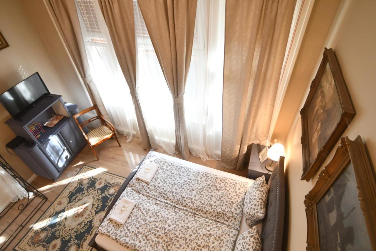 Tulipan Villa Panzio Szolnok Exteriör bild