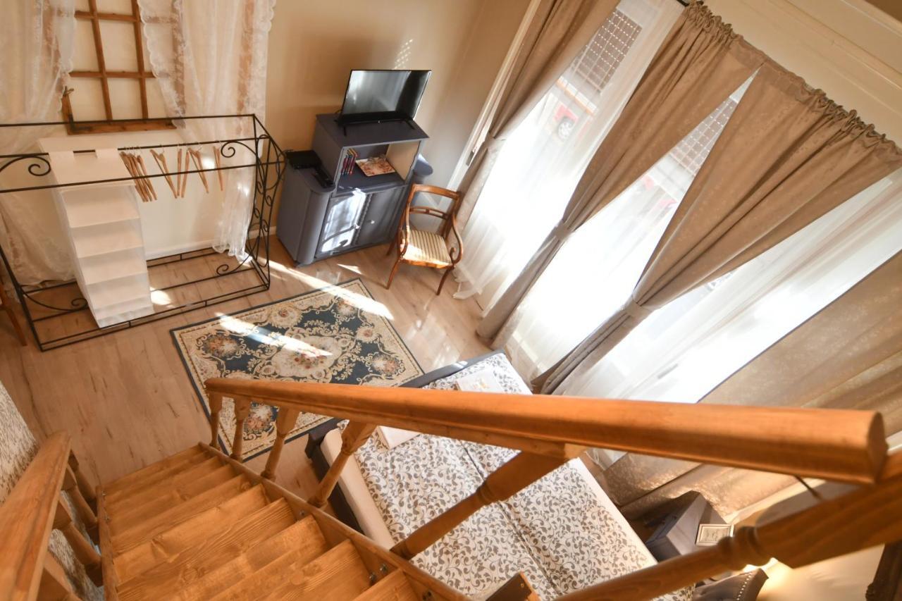 Tulipan Villa Panzio Szolnok Exteriör bild