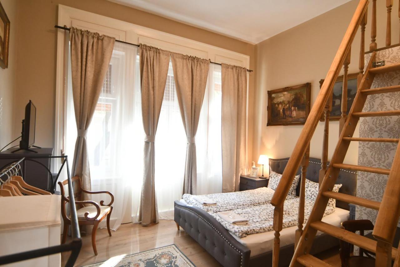 Tulipan Villa Panzio Szolnok Exteriör bild