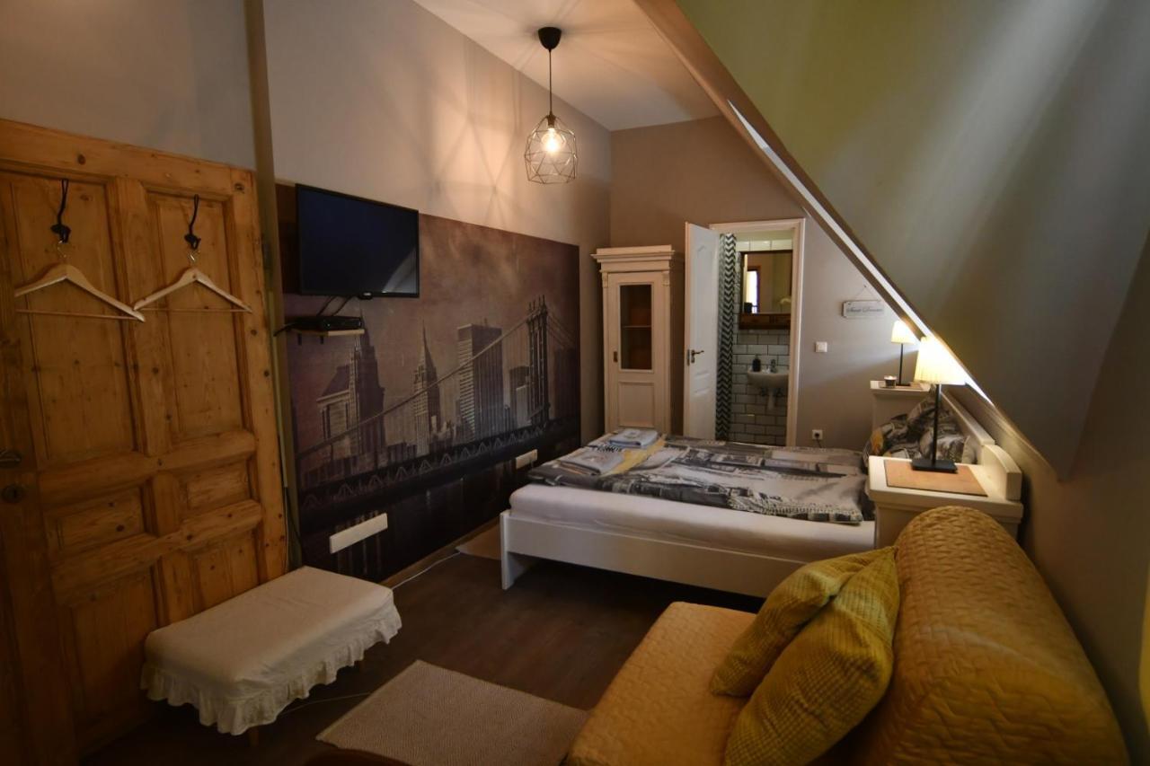 Tulipan Villa Panzio Szolnok Exteriör bild